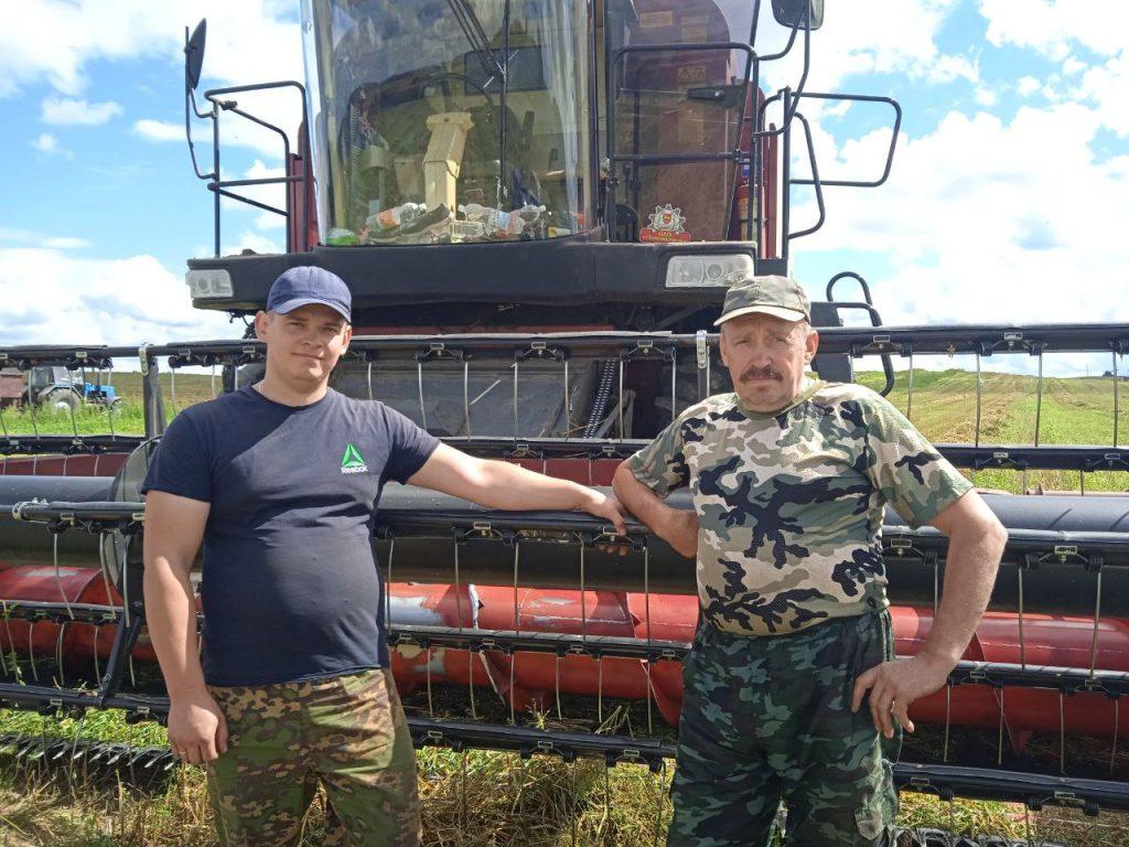 Сергей Раковец приехал в Логойский район вместе с сыном Иваном