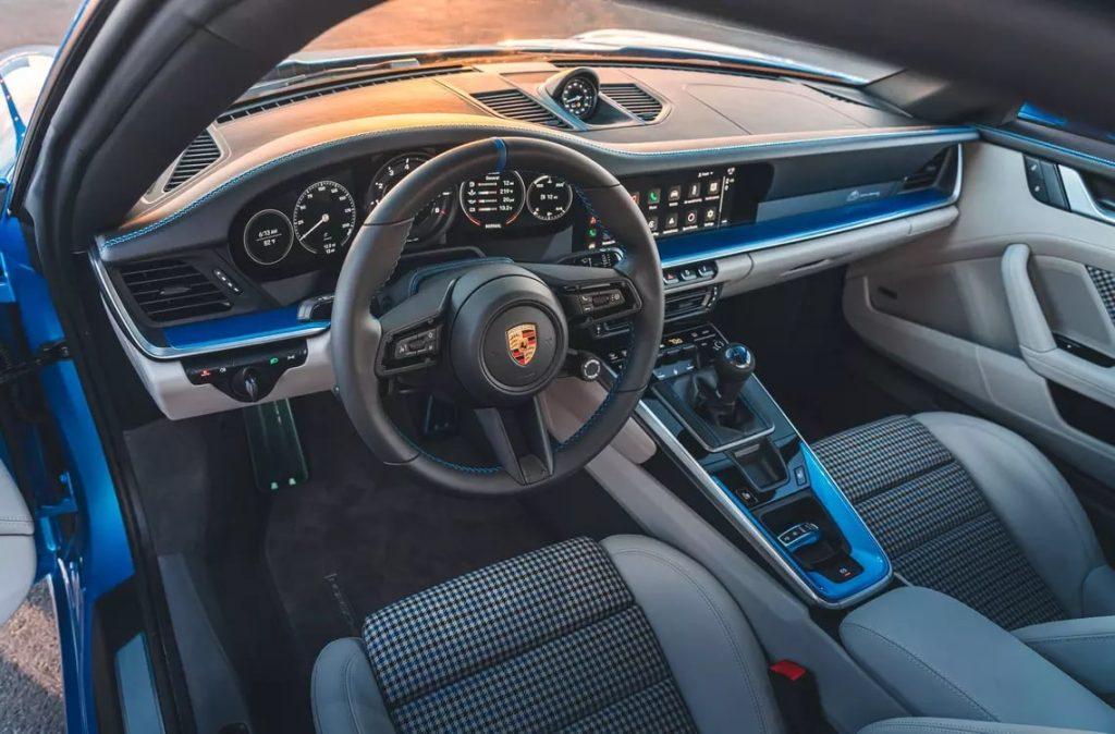 Салон Porsche