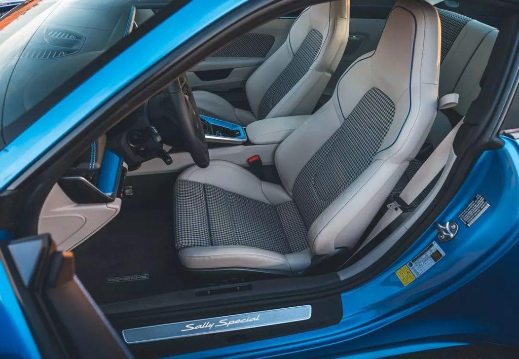 Салон Porsche