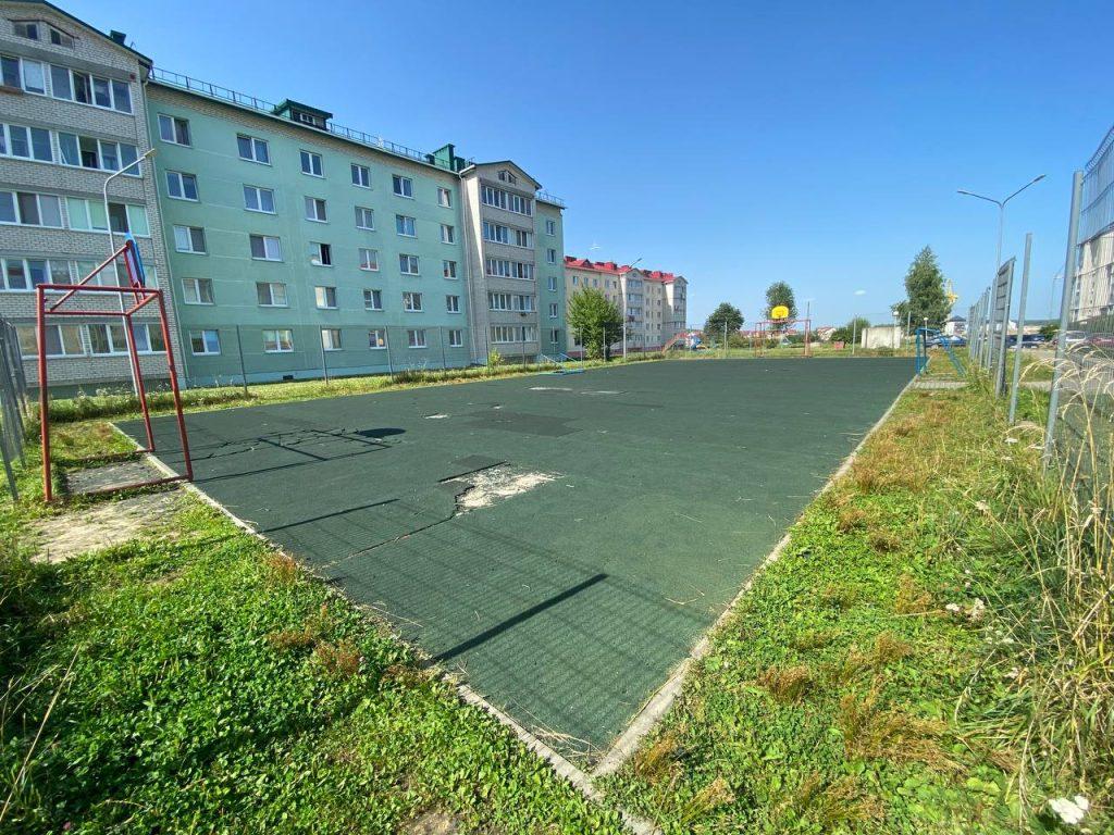 Кто виноват? В Логойске за три года почти уничтожили спортплощадку
