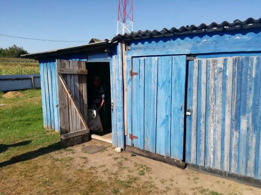 Слесарь похитил более 160 кг муки с молочно-товарной фермы в Червенском районе