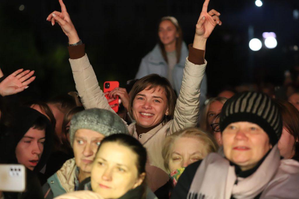 Концерт на «Дажынкi» — зрители и выступающие крупным планом