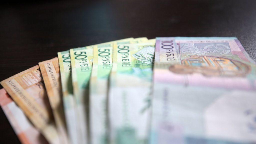 Сотрудники частного предприятия в Смолевичах жалуются на задержку зарплаты