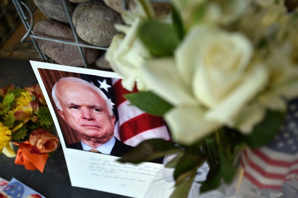 Дух Маккейна бродит по Америке. Кто и зачем разбудил невидимку