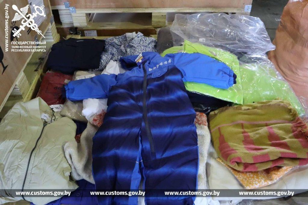 Из Литвы пытались ввезти без декларирования крупную партию одежды