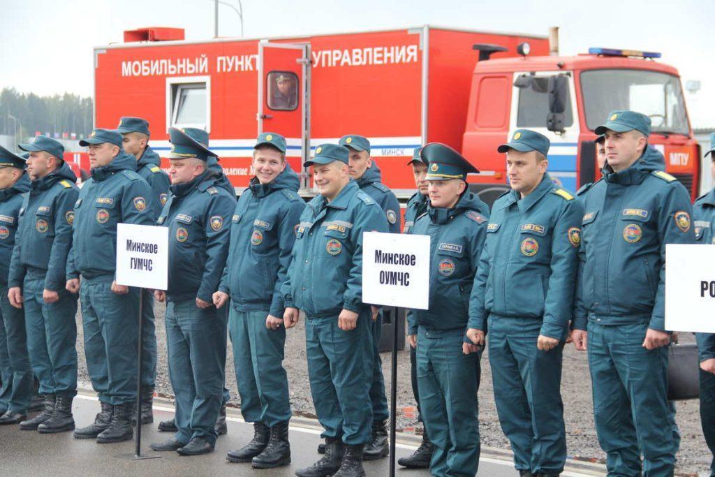 От компьютеров на автодром – в Минской области определяют лучшего водителя МЧС