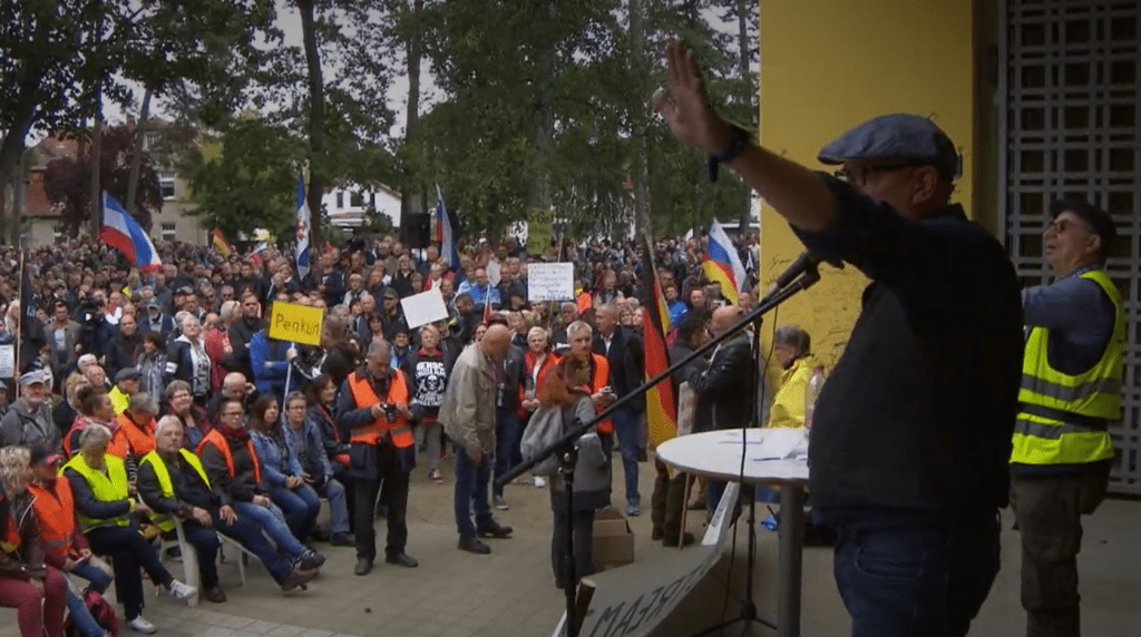 Митингующие в Германии