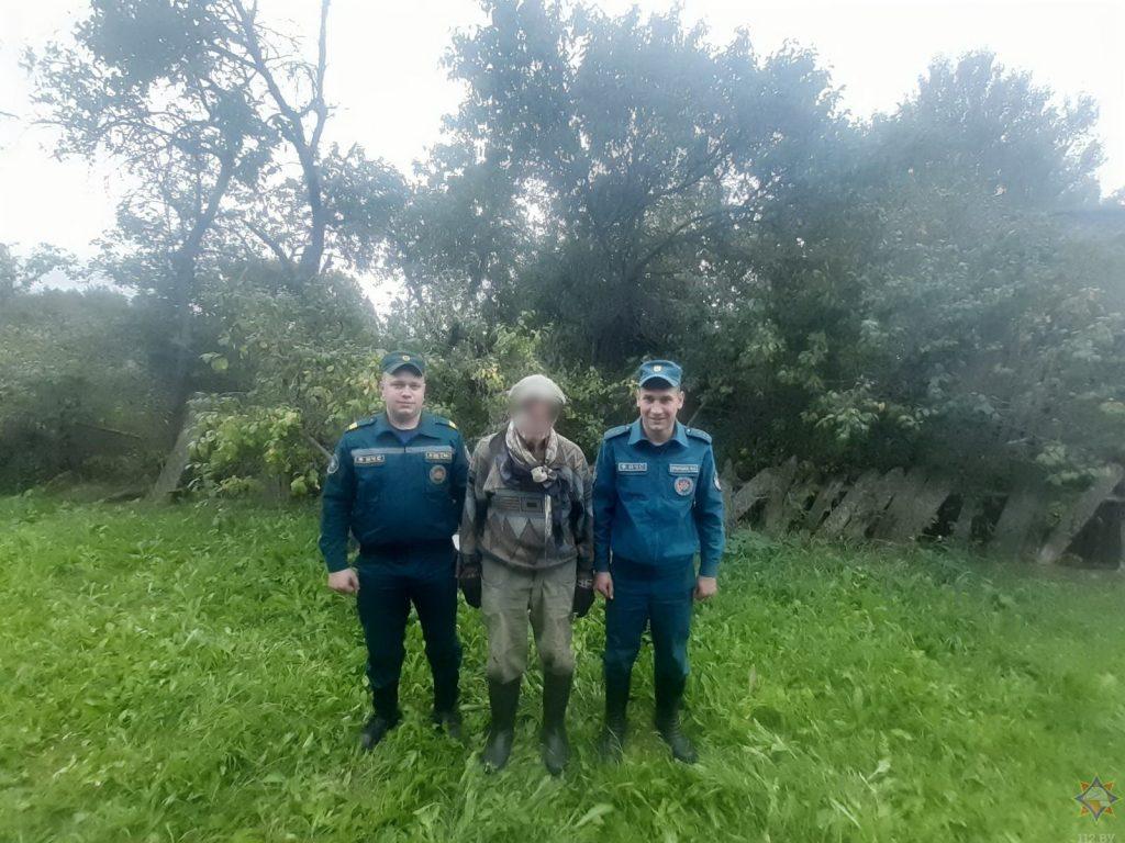 В Крупском районе спасатели нашли мужчину, который провел ночь в лесу