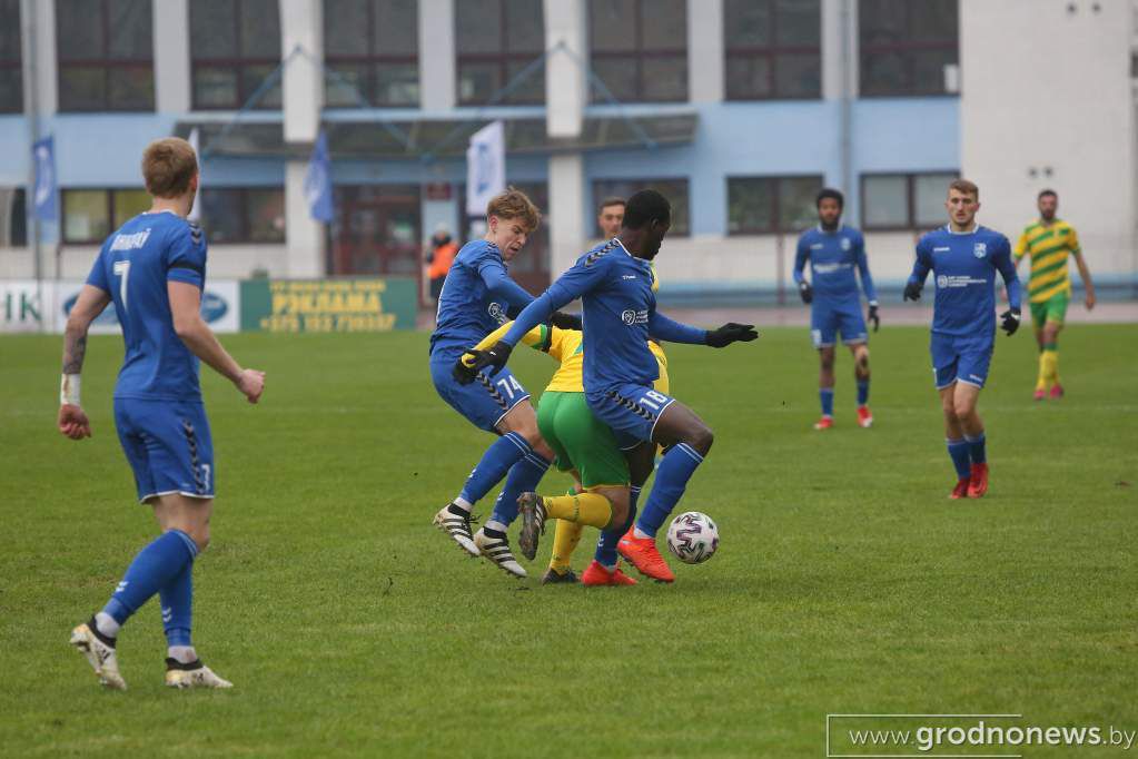 Поворот на осень. Чемпионат страны по футболу попрощался с летом