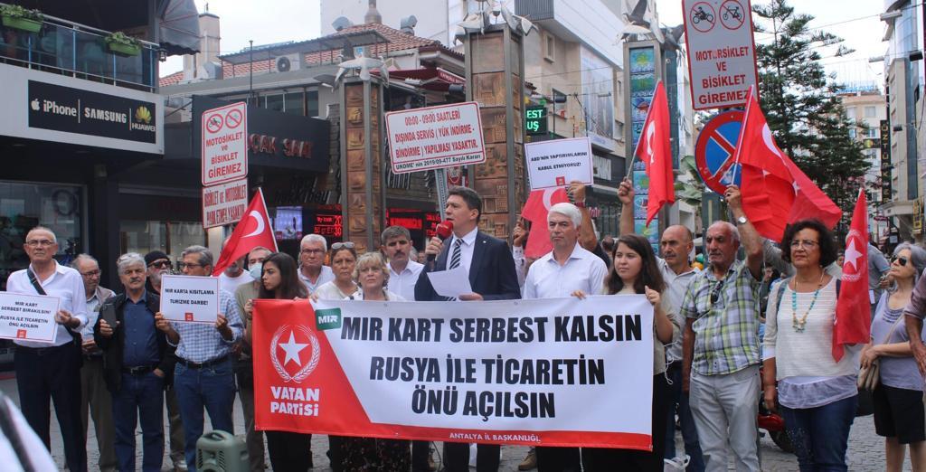 В Турции прошли протесты против прекращения использования карточек «Мир»