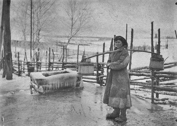 Движение маятника истории. Почему крестьяне в 1939 году с цветами встретили Красную армию?