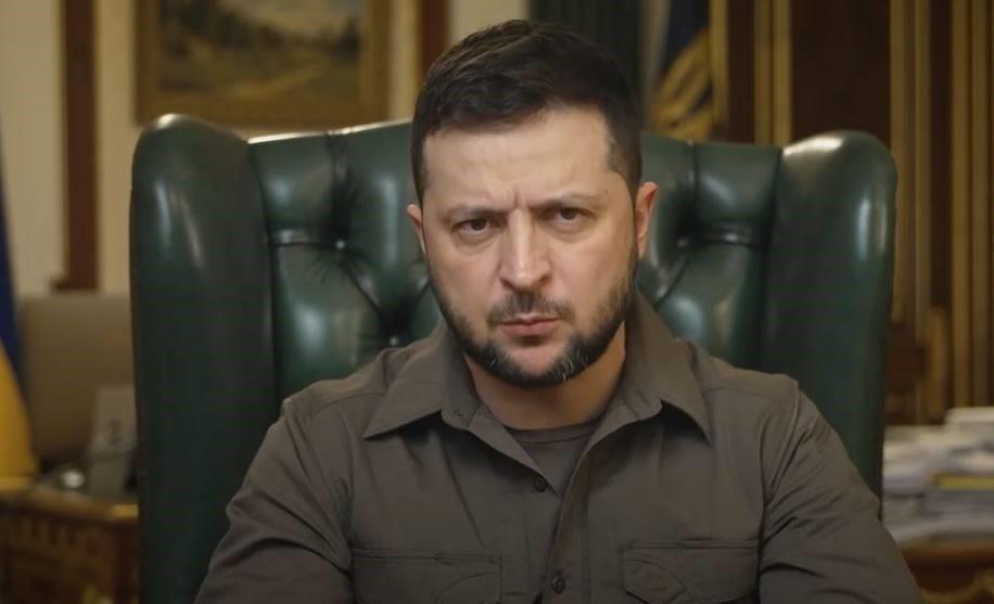 Пресс-службе Зеленского пришлось оперативно опровергать заявление Зеленского. Сам глава государства в это время держал молчание