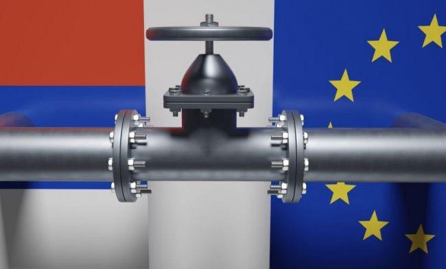 ЕС вновь стремится установить потолок цен на нефть из России