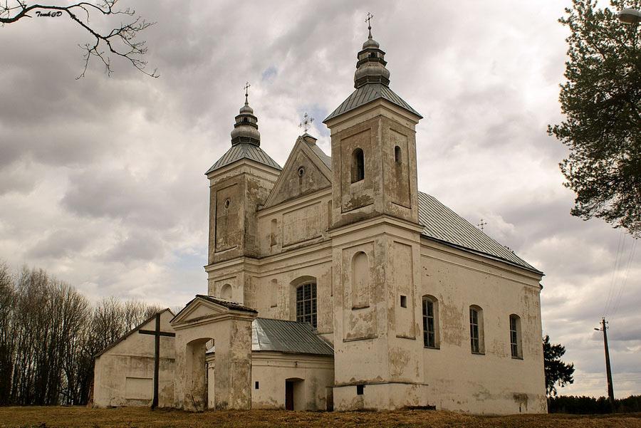 Троицкий костел в поселке Засвирь был построен в 1713-1714 годах