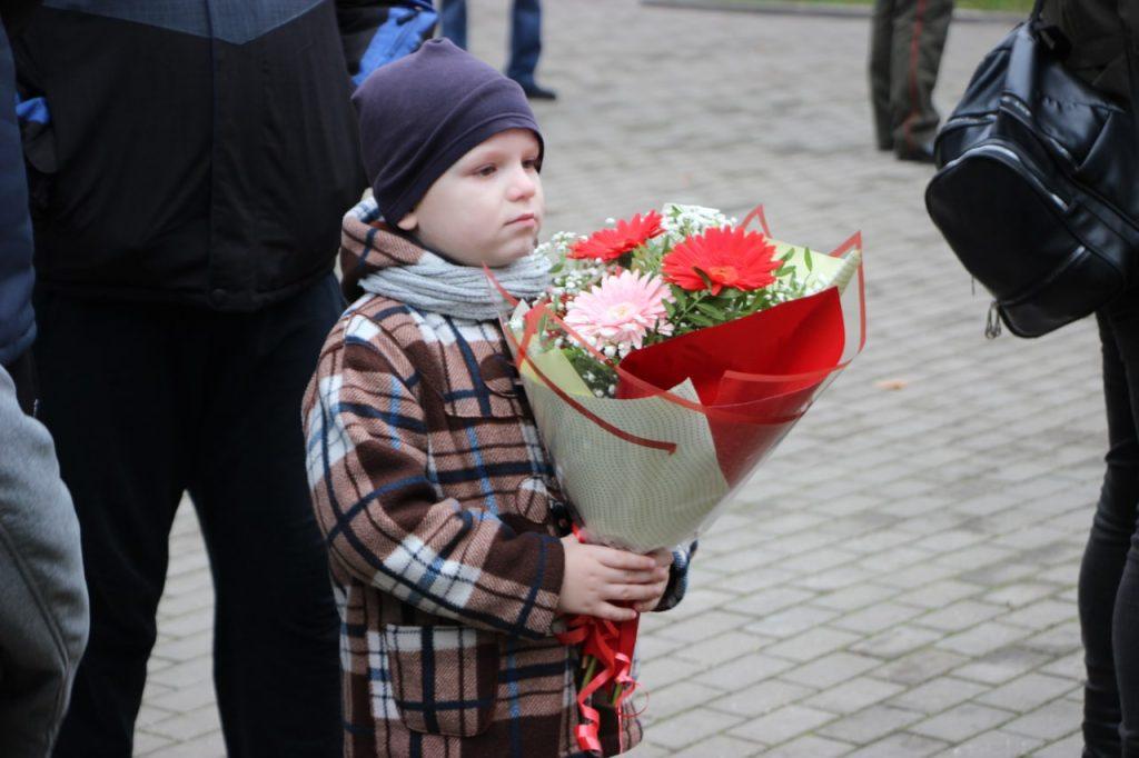 Это семья Сухаревых Артем с сыновьями. а потом и с мамой