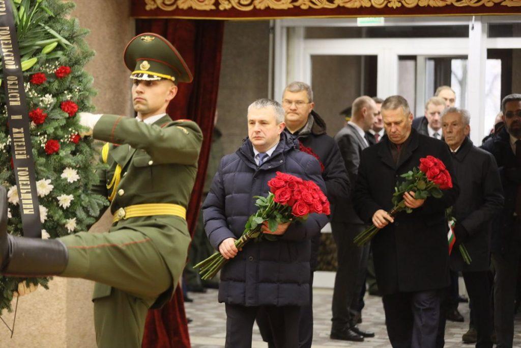 Макей