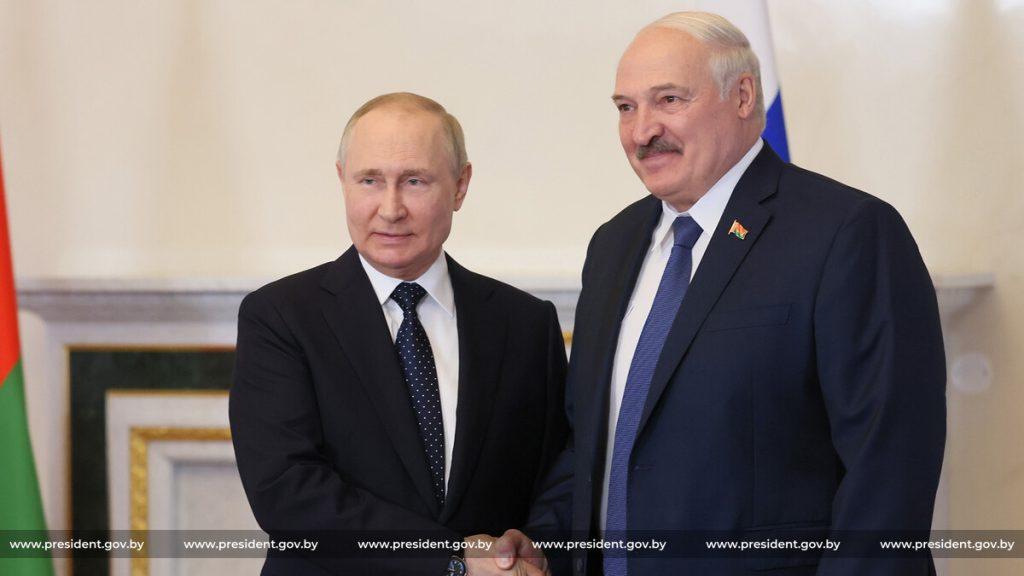 Лукашенко и Путин обсудили вопросы будущего заседания ОДКБ по телефону