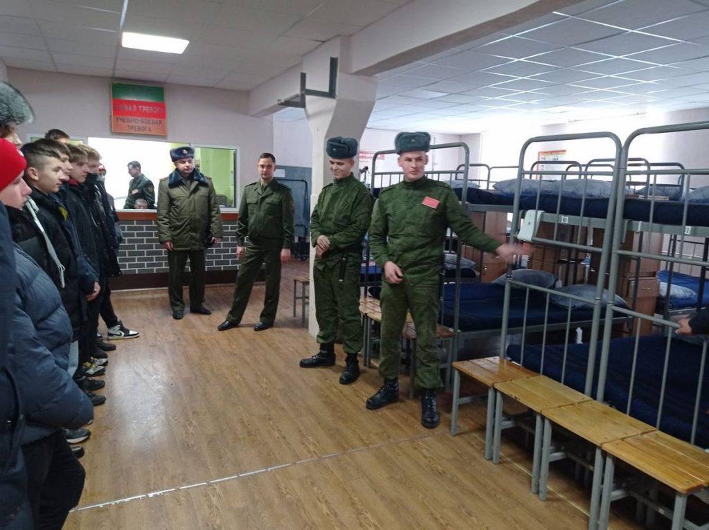 Березинские школьники побывали на военной присяге в Мачулищах