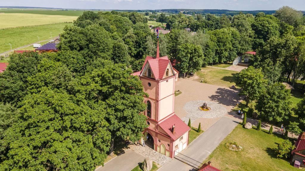 Дукорская брама — основной символ дворцово-паркового комплекса Гартингов. Предположительно брама была заложена в конце XVIII — начале XIX веков.