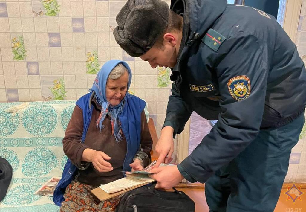 Кто погибает в огне и по какой причине происходят пожары? Рассказали в Стародорожском МЧС