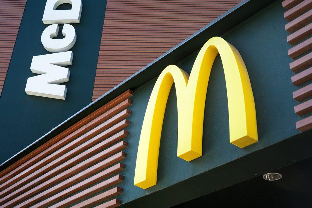 Логотип McDonald’s пропал с белорусского сайта сети фастфуда