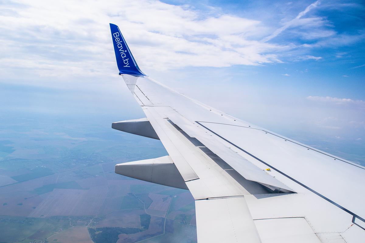 Стекло треснуло в кабине пилота — Белавиа из-за ЧП изменила расписание ...