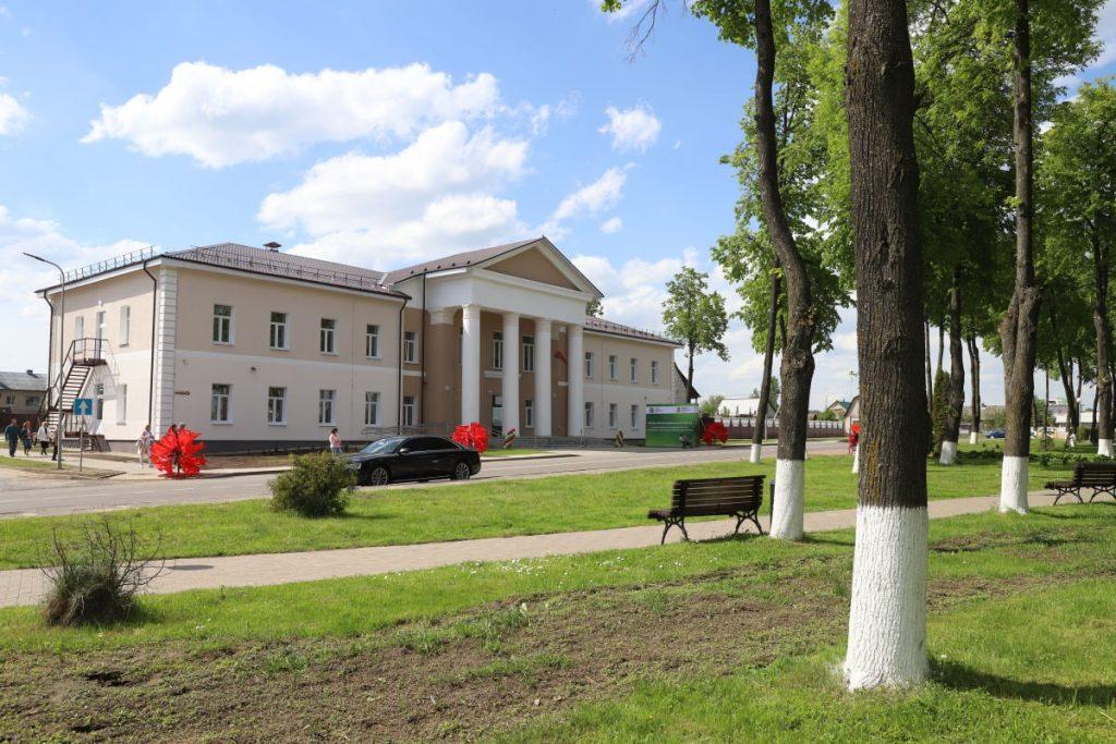Почитать и потанцевать… Посмотрели, как спустя 4 месяца с открытия работает библиотека в Березино