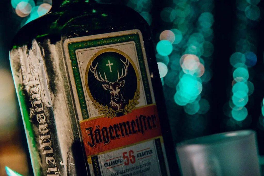 Производитель ликера Jägermeister официально приостановил поставки в Россию