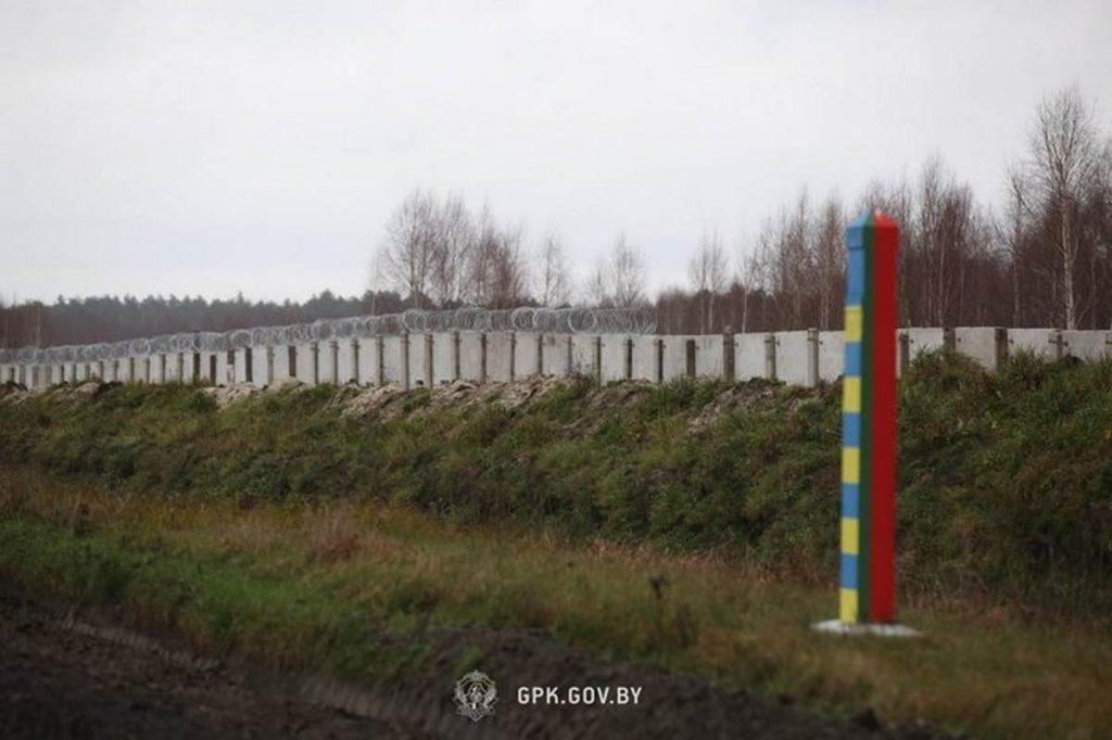 Украина отгораживается от Беларуси забором с «колючкой»