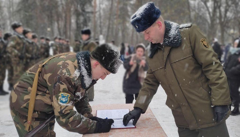 Радиотехническая бригада и авиабаза приняли новобранцев — военную присягу принесли в Мачулищах