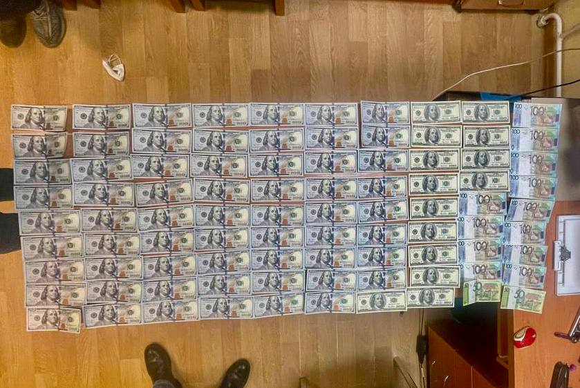 Пенсионерка из Минского района отдала мошенникам более 7 тысяч долларов