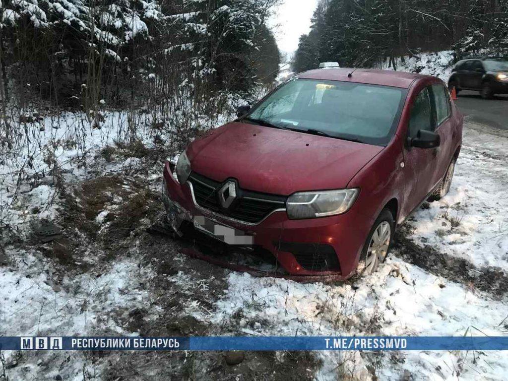 Детей от тяжелых травм спасли автокресла — «Рено» в Минском районе перевернулся в кювете