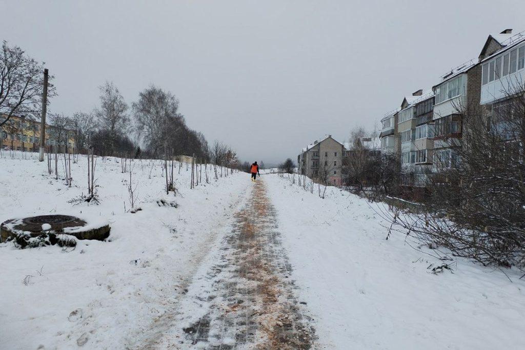 Пока вы спали: логойские дворники вышли на работу в четыре утра