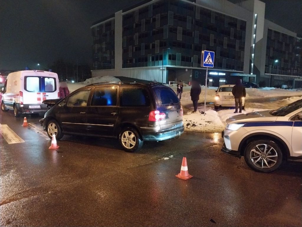 ДТП на перекрестке в Минском районе — один из водителей госпитализирован