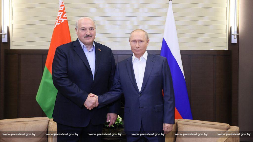 Лукашенко и Путин договорились встретиться в декабре. Что обсудят лидеры