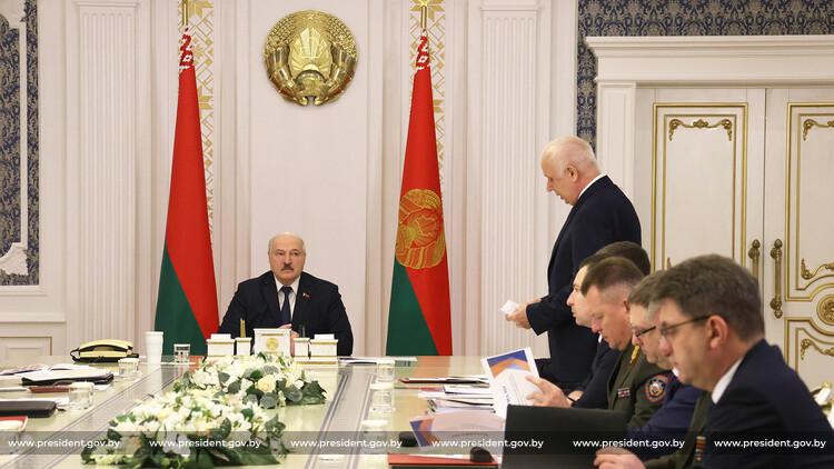 Никто не должен тянуть одеяло на себя — Президент