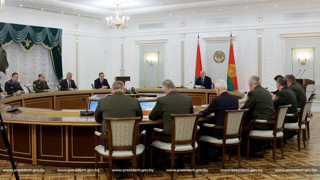 Украина под любым предлогом пытается втянуть войска НАТО в конфликт — Лукашенко