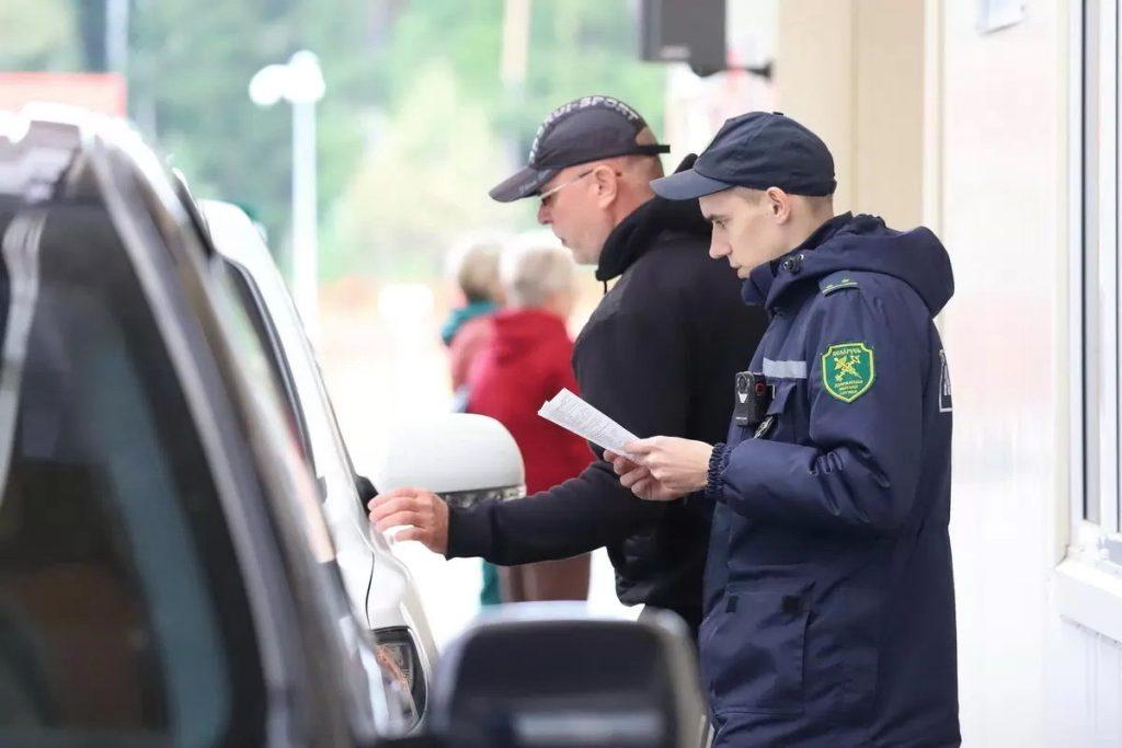 Латвия призывает жителей воздержаться от поездок в Россию и Беларусь