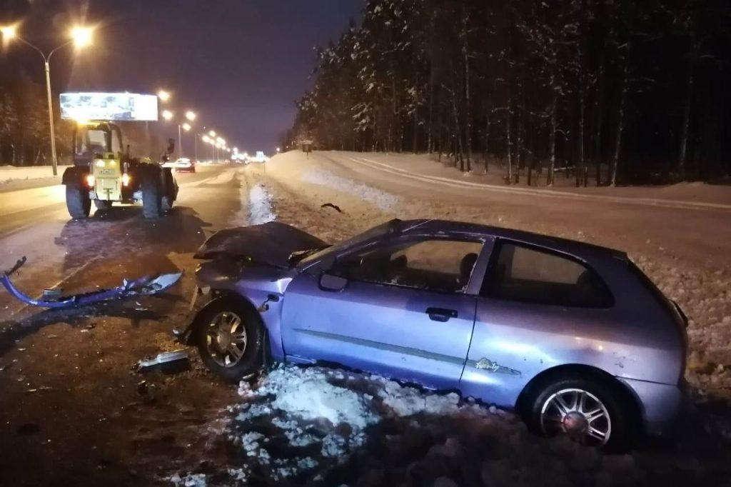 Попутное ДТП в Минском районе — пассажир «Митцубиси» попал в больницу