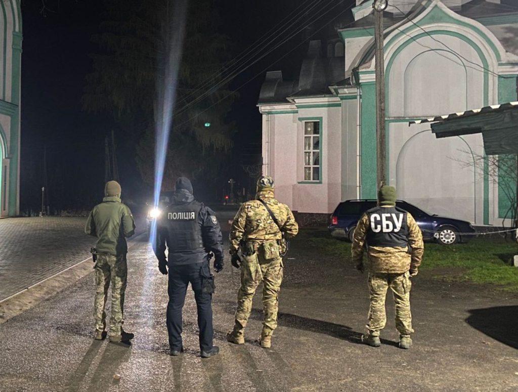 СБУ проводит обыски в православных храмах сразу трех областей Украины