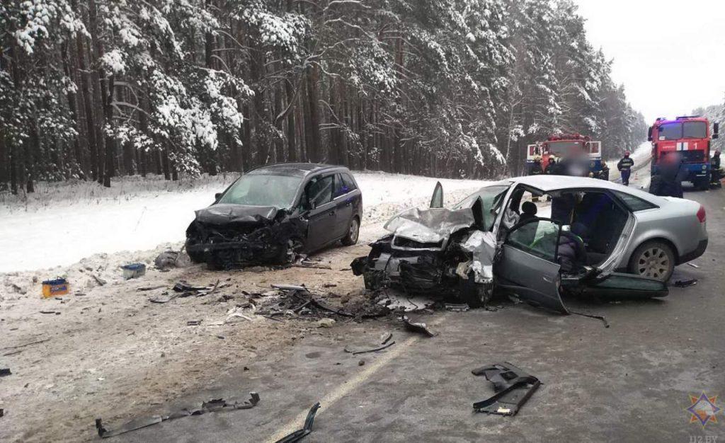 Водителя Audi А6 деблокировали после ДТП под Борисовом