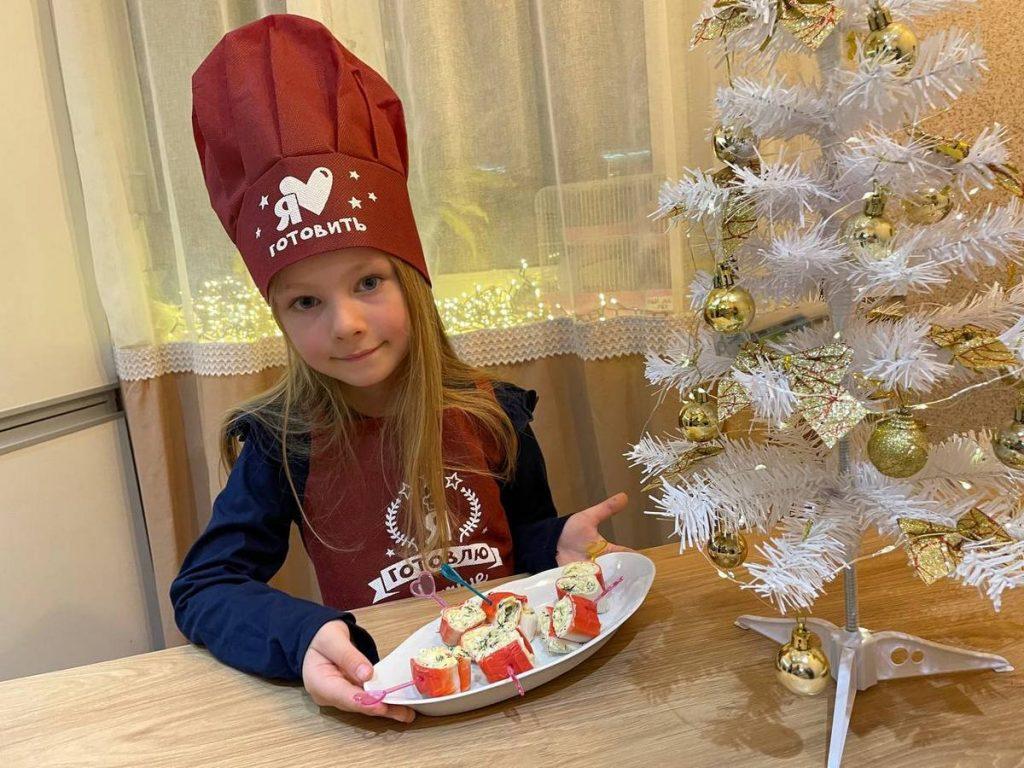 Крабовые роллы — быстрая и вкусная закуска на новогодний стол