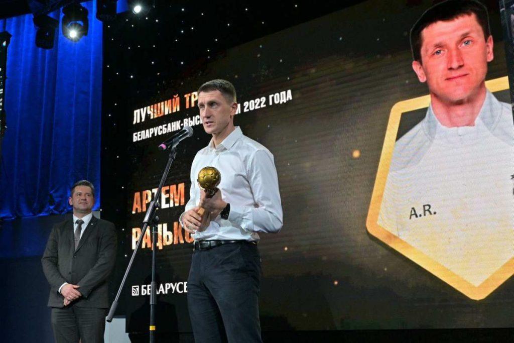 Лучший тренер чемпионата страны по футболу больше не работает с «Ислочью»