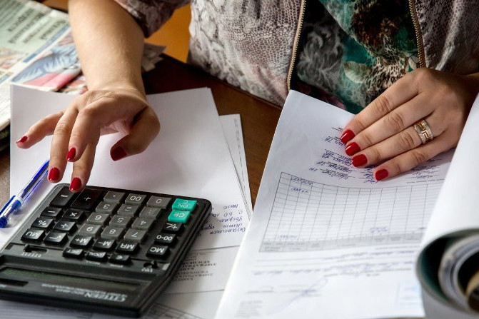 Главбух из Минского района похитила со счетов предприятия 81 тыс. рублей