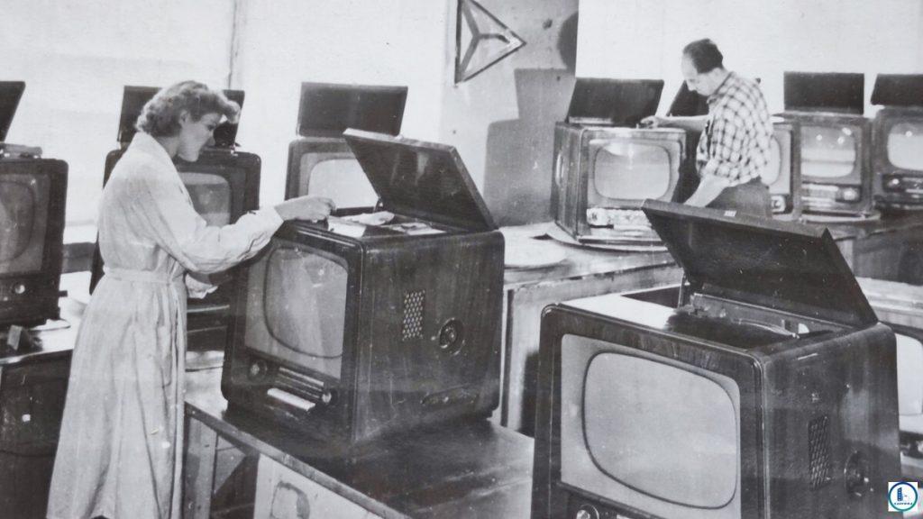 Очередная партия телевизоров для домов культуры Несвижского района прибыла в райцентр, 1959 год