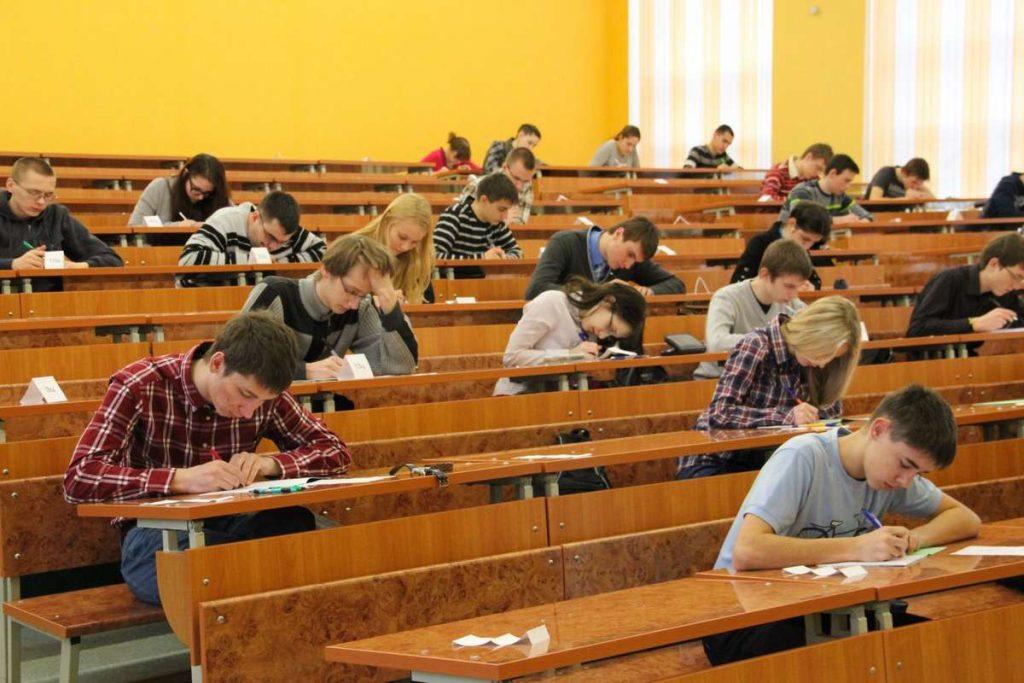 Более 7300 учащихся Минской области участвовали в репетиционном экзамене