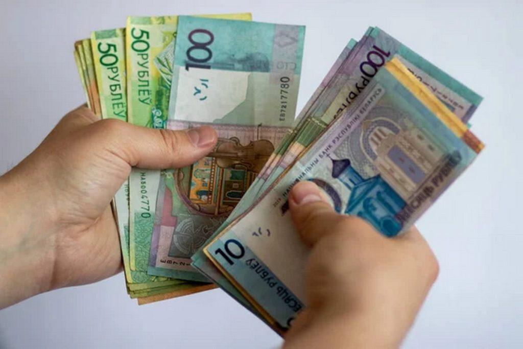 Не вернул 2000 BYN кассиру банка. Что грозит мужчине