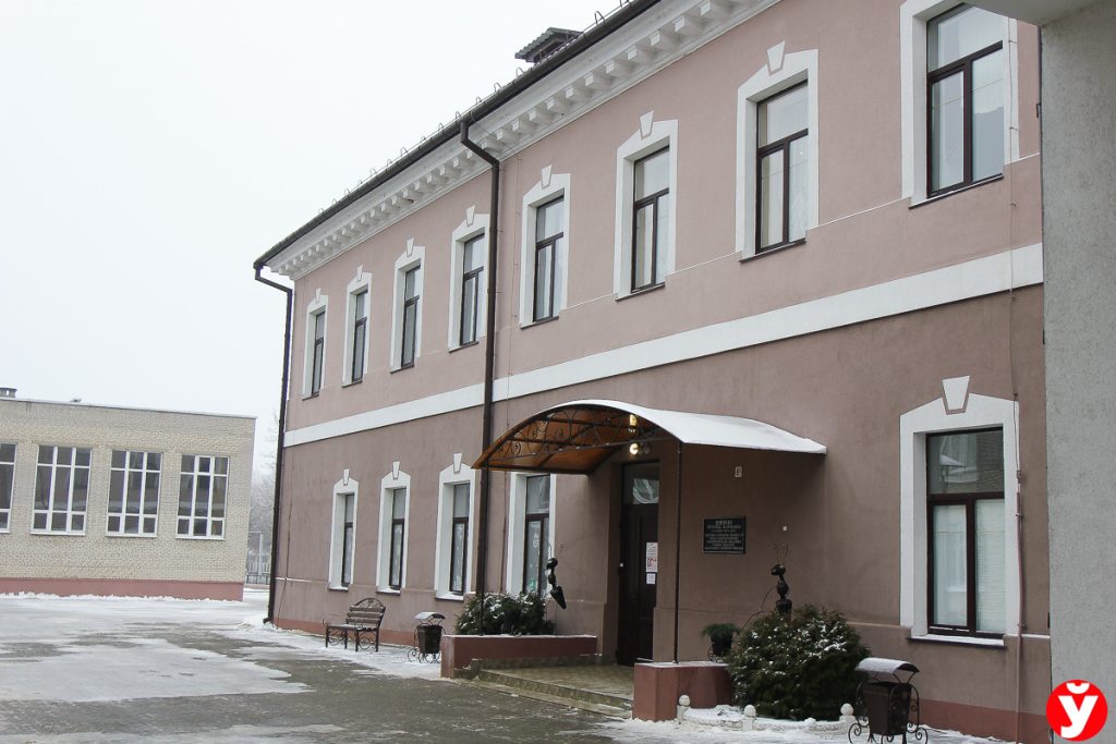 Музей расположен в историческом здании слуцкой гимназии, построенном в XVII веке