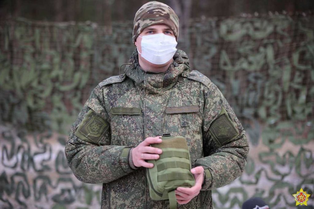 Беларусь передала российским военным крупную партию индивидуальных аптечек