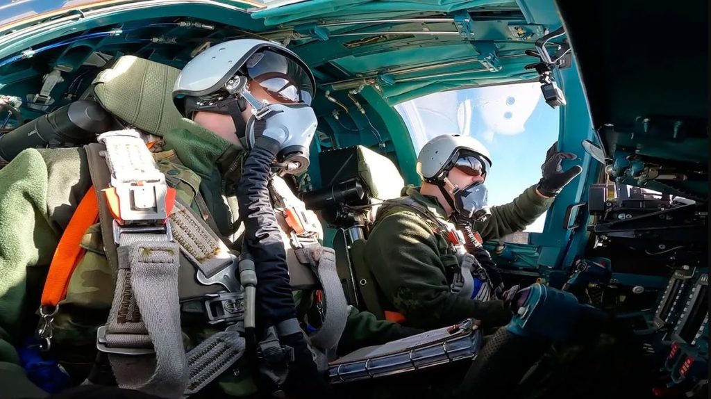 экипаж истребителя-бомбардировщика Су-34